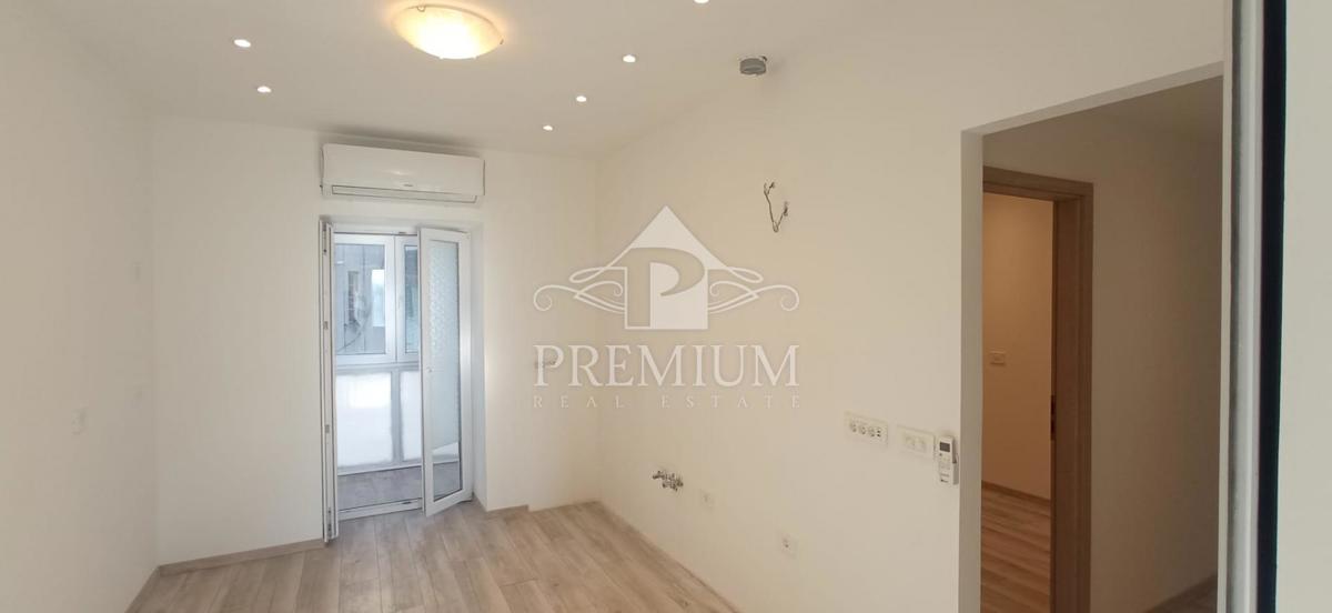 TRISOBNO STANOVANJE V CENTRU PULE, OBNOVA 2025