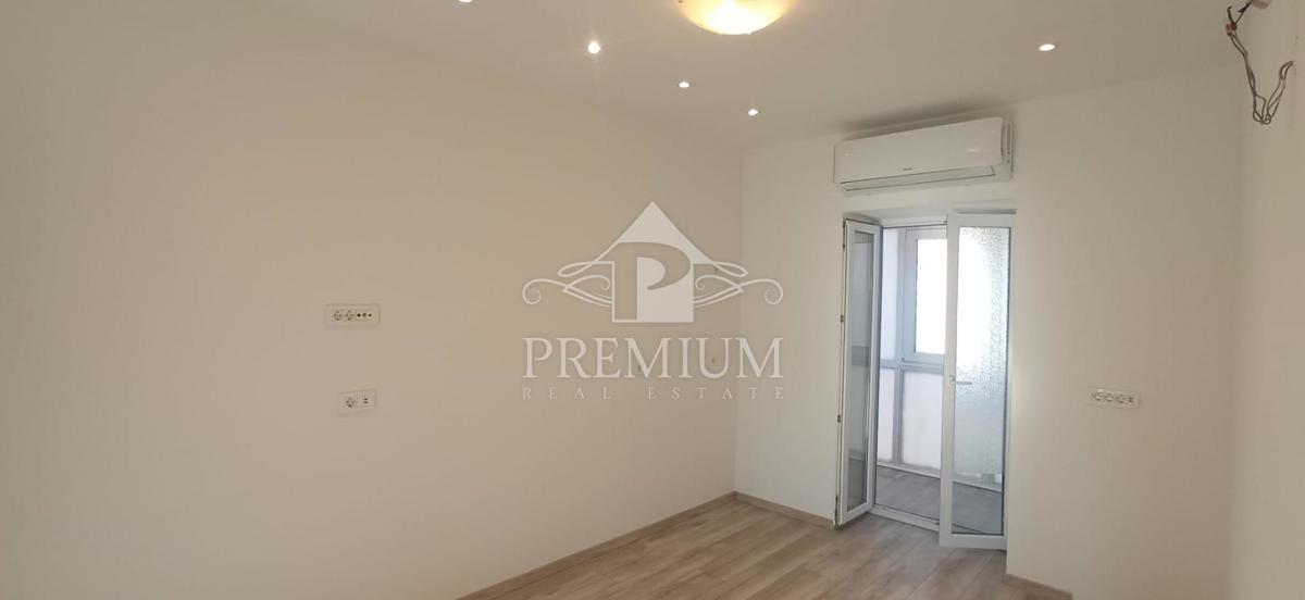 TRISOBNO STANOVANJE V CENTRU PULE, OBNOVA 2025