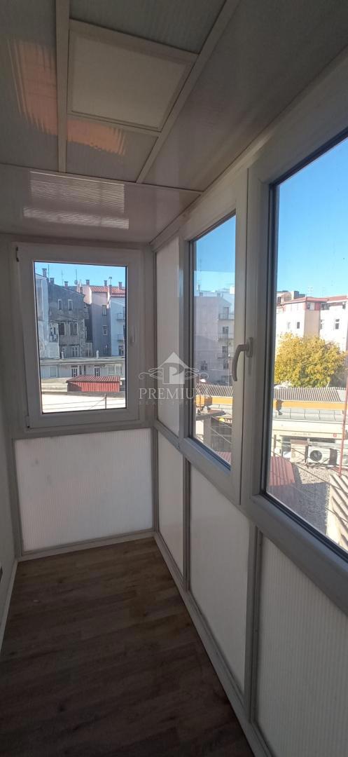 TRISOBNO STANOVANJE V CENTRU PULE, OBNOVA 2025