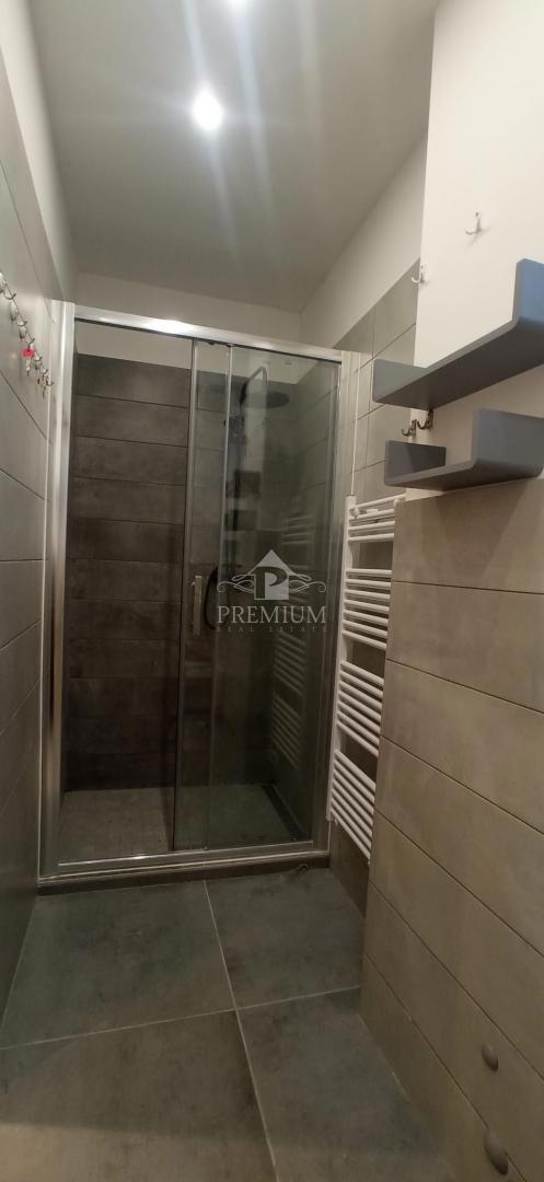 TRISOBNO STANOVANJE V CENTRU PULE, OBNOVA 2025