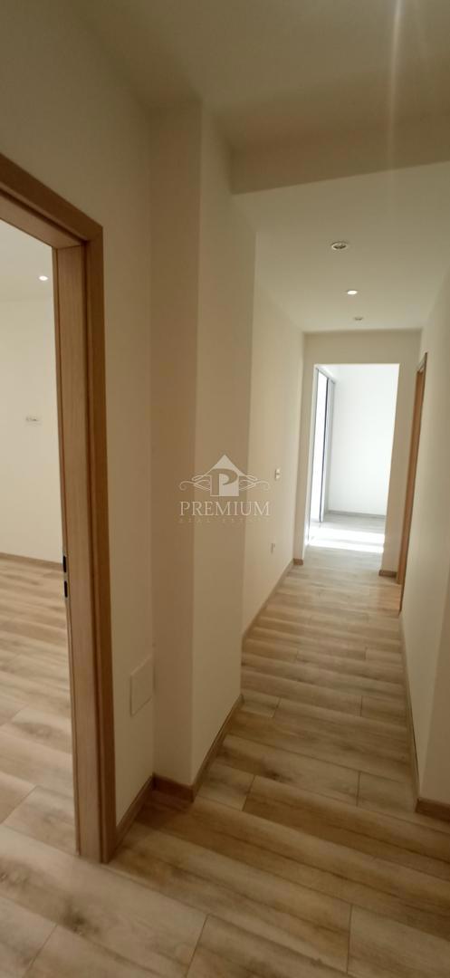 TRISOBNO STANOVANJE V CENTRU PULE, OBNOVA 2025