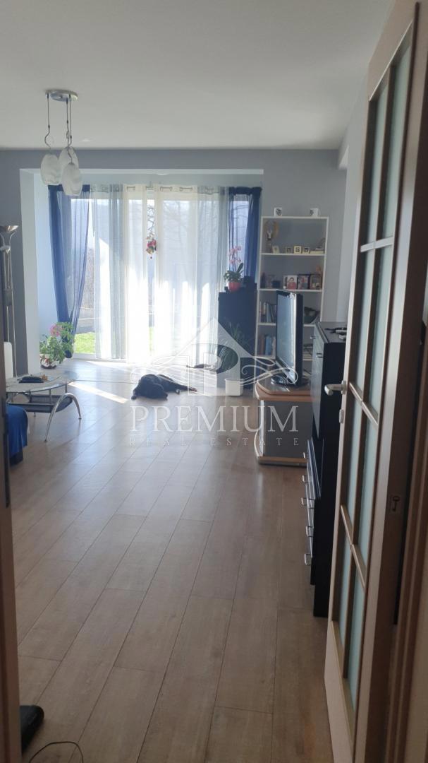 STANOVANJE 2S+B Z VRTOM