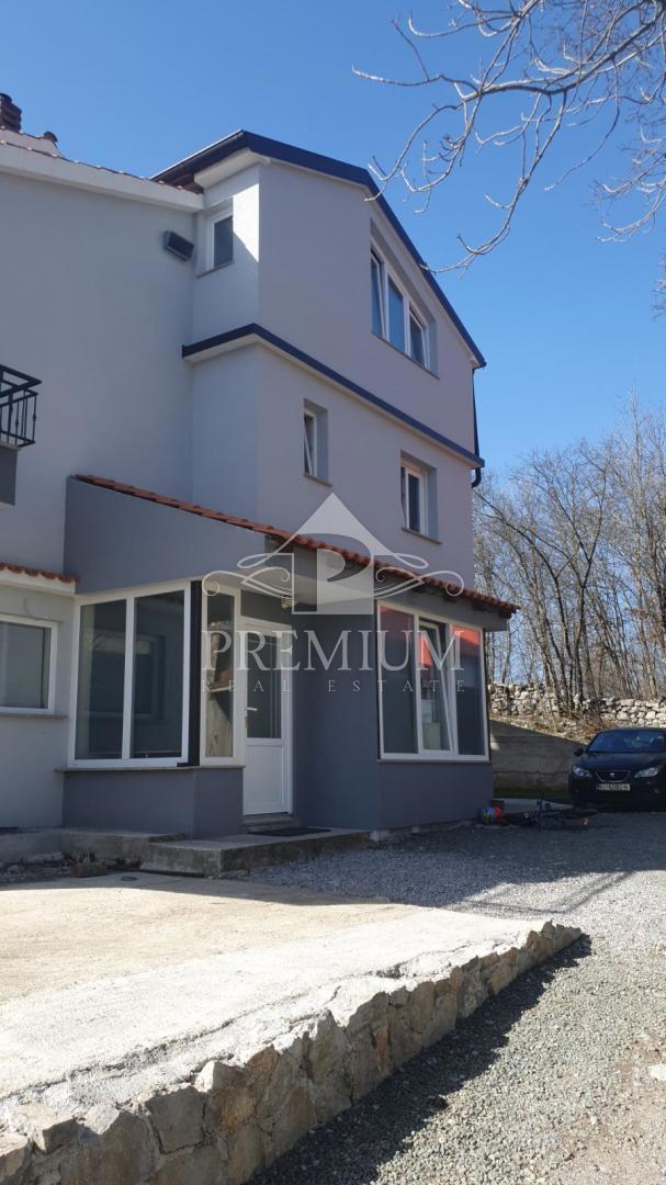 STANOVANJE 2S+B Z VRTOM
