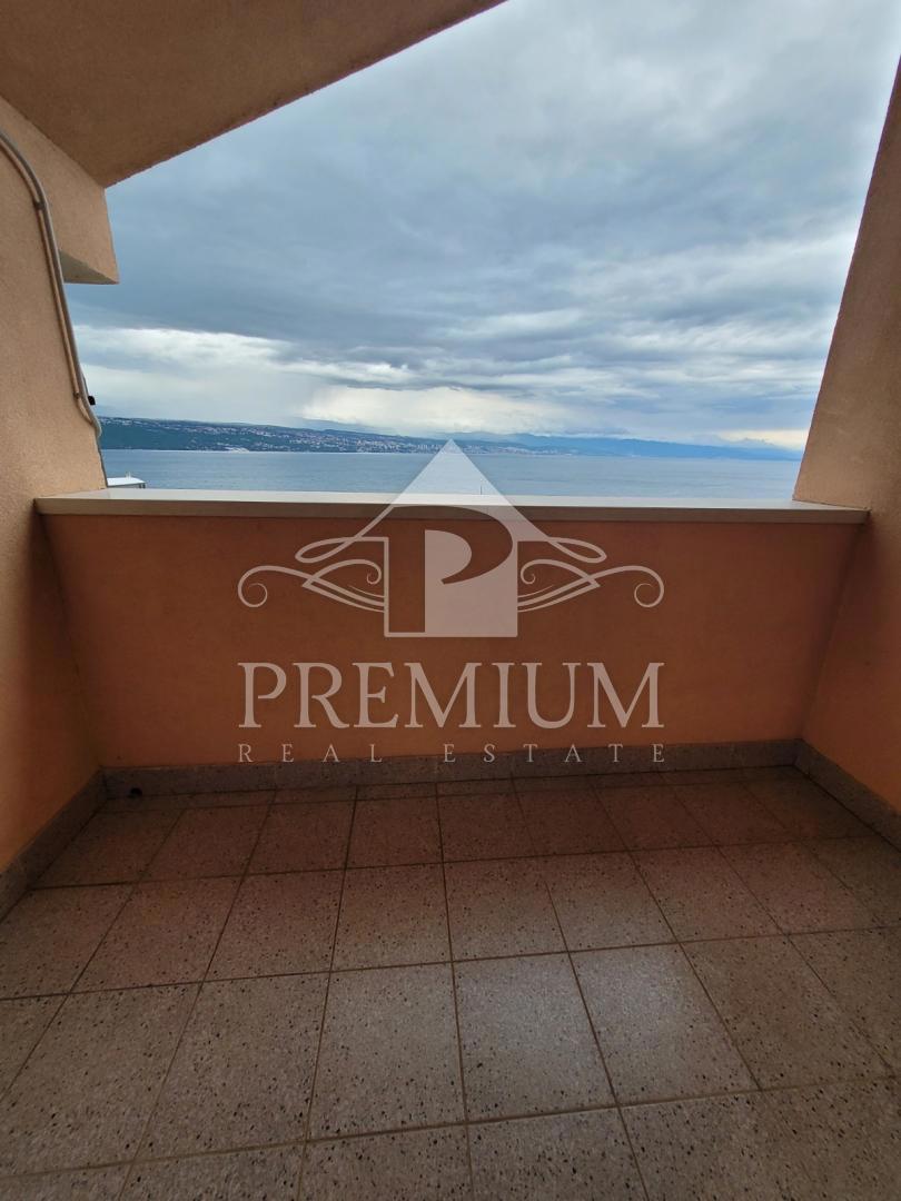 NOVO ADAPTIRANO STANOVANJE BLIZU CENTRA Z PREKRASNIM RAZGLEDOM