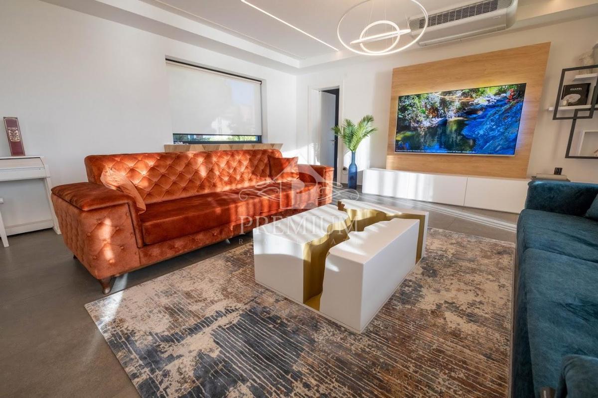 NOVOZGRADLJENI PENTHOUSE S ČAROBNIM RAZGLEDOM