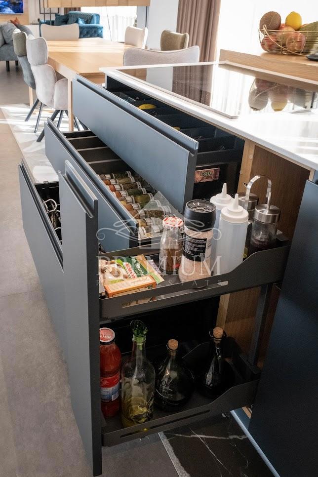 NOVOZGRADLJENI PENTHOUSE S ČAROBNIM RAZGLEDOM