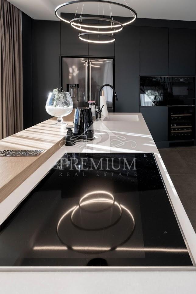 NOVOZGRADLJENI PENTHOUSE S ČAROBNIM RAZGLEDOM