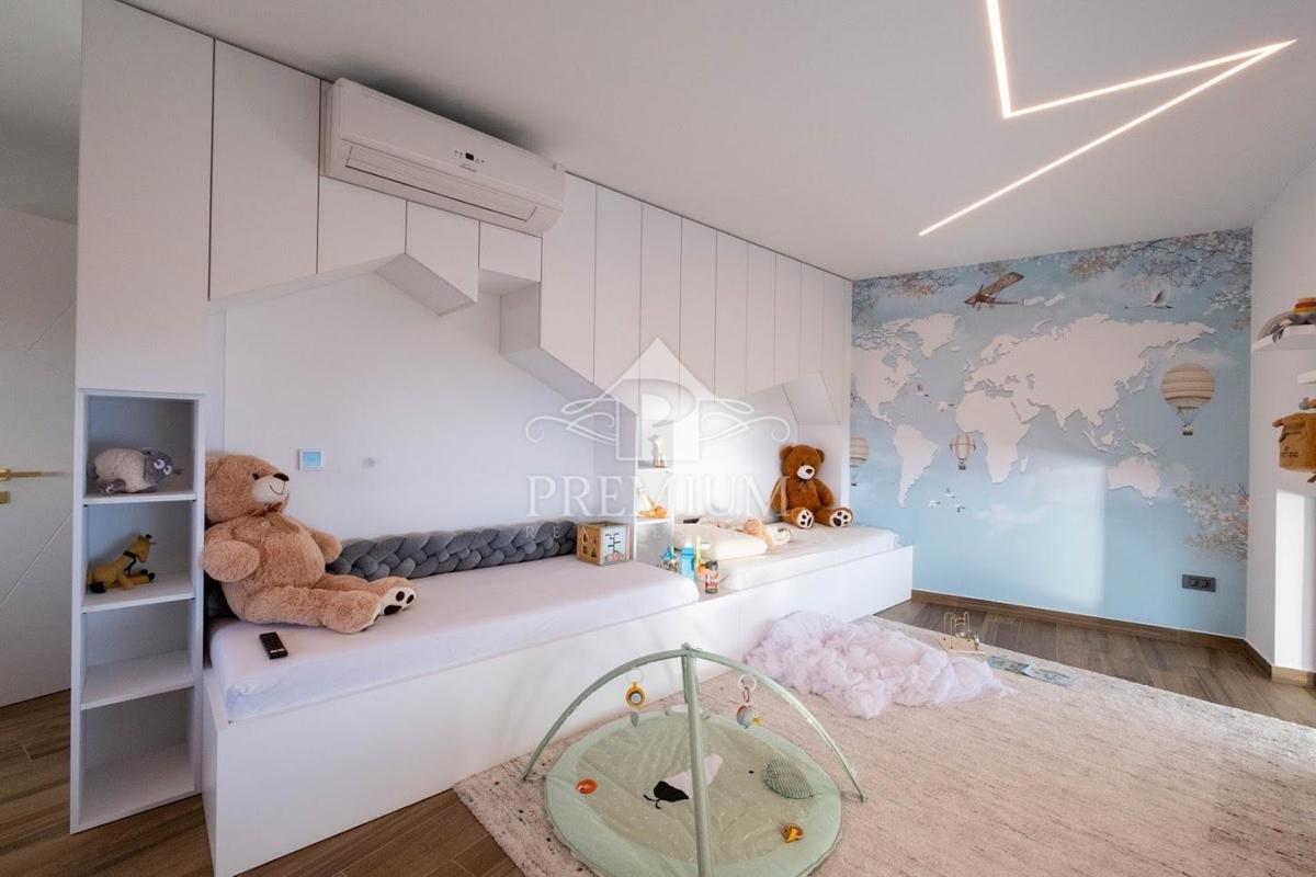 NOVOZGRADLJENI PENTHOUSE S ČAROBNIM RAZGLEDOM