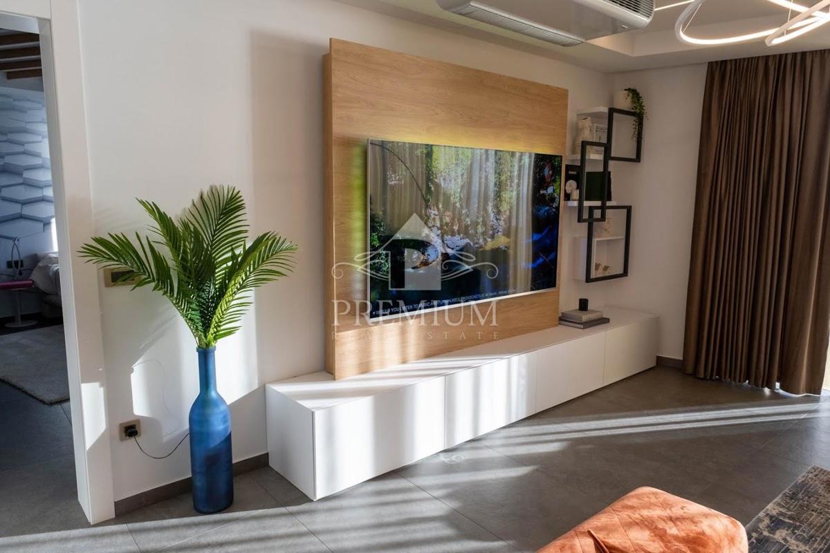NOVOZGRADLJENI PENTHOUSE S ČAROBNIM RAZGLEDOM