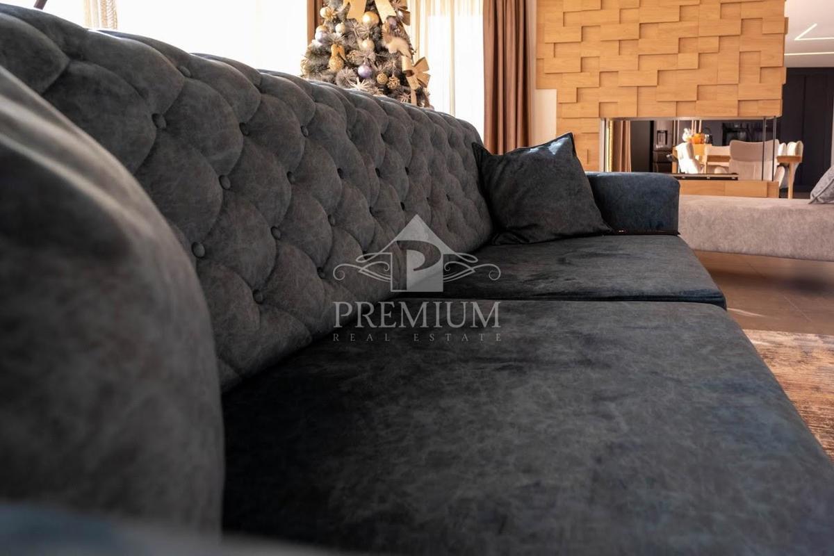 NOVOZGRADLJENI PENTHOUSE S ČAROBNIM RAZGLEDOM
