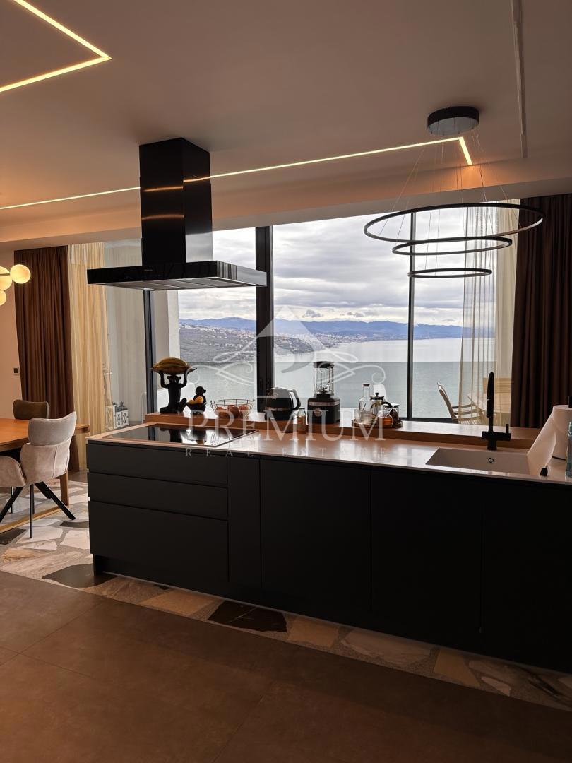 NOVOZGRADLJENI PENTHOUSE S ČAROBNIM RAZGLEDOM