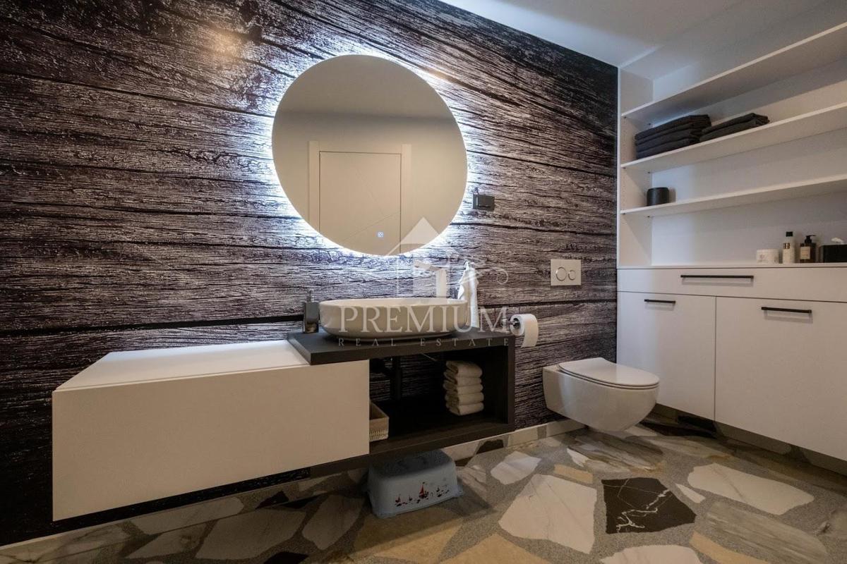 NOVOZGRADLJENI PENTHOUSE S ČAROBNIM RAZGLEDOM