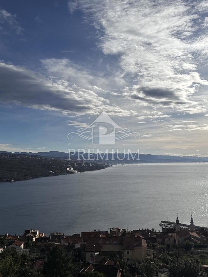 NOVOZGRADLJENI PENTHOUSE S ČAROBNIM RAZGLEDOM