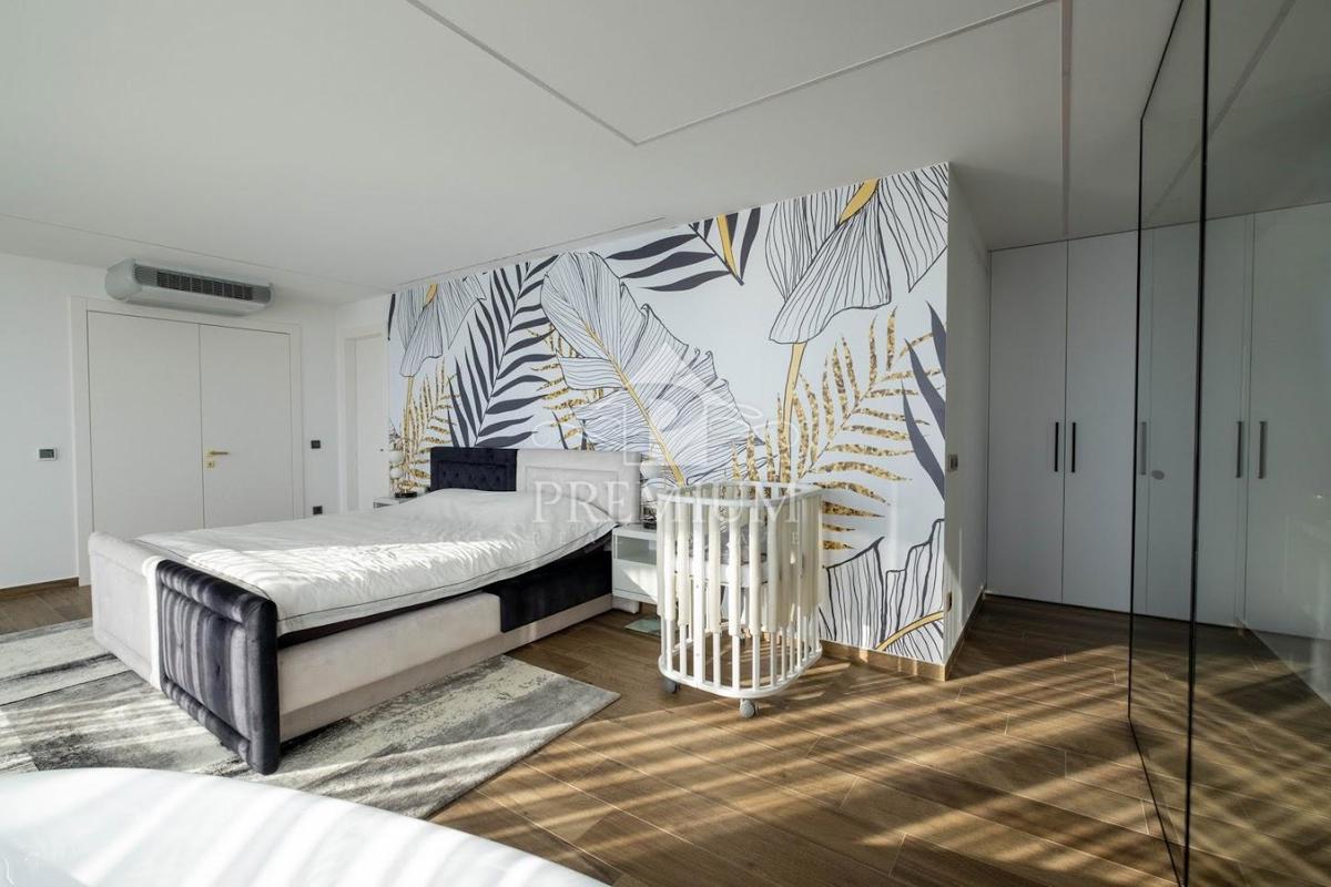 NOVOZGRADLJENI PENTHOUSE S ČAROBNIM RAZGLEDOM