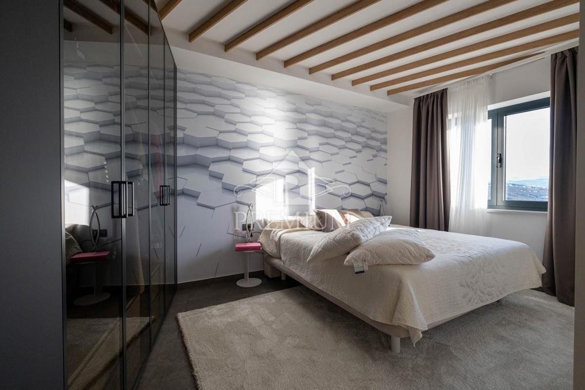 NOVOZGRADLJENI PENTHOUSE S ČAROBNIM RAZGLEDOM