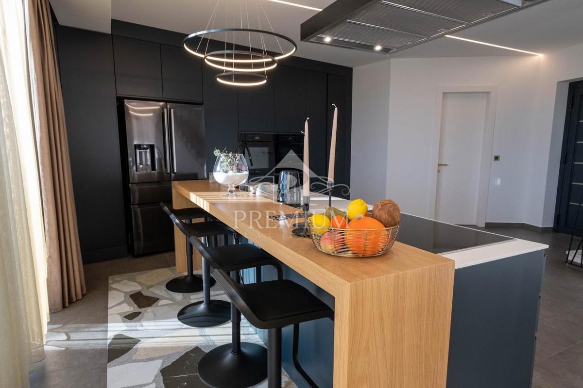 NOVOZGRADLJENI PENTHOUSE S ČAROBNIM RAZGLEDOM
