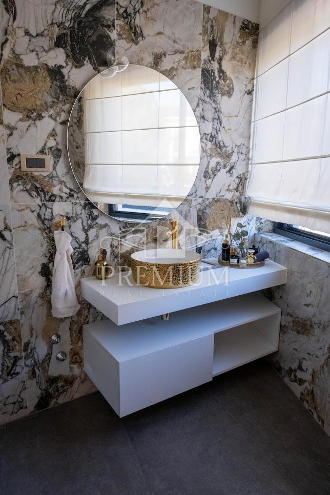 NOVOZGRADLJENI PENTHOUSE S ČAROBNIM RAZGLEDOM