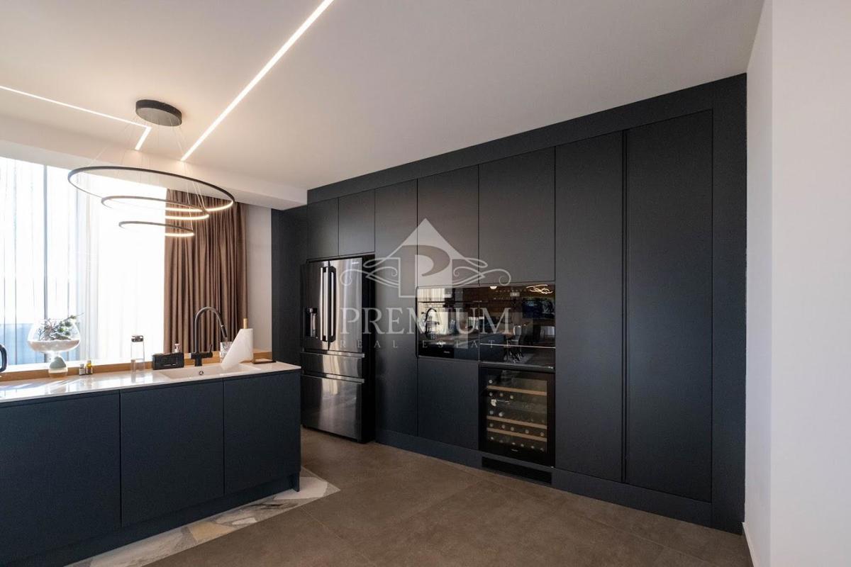 NOVOZGRADLJENI PENTHOUSE S ČAROBNIM RAZGLEDOM