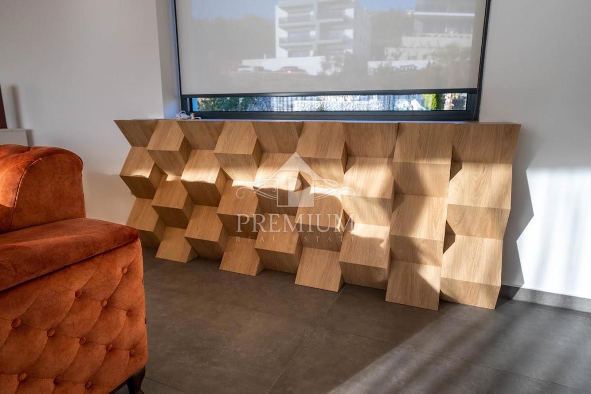 NOVOZGRADLJENI PENTHOUSE S ČAROBNIM RAZGLEDOM