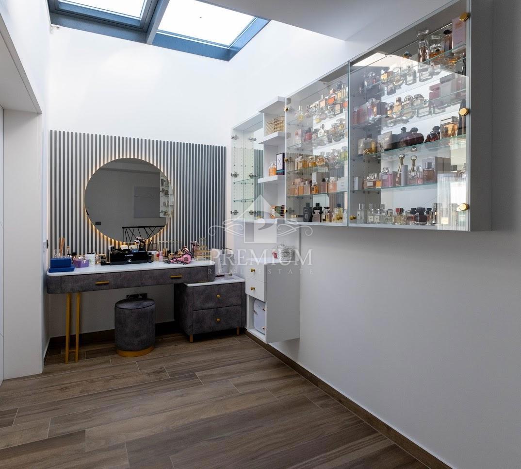 NOVOZGRADLJENI PENTHOUSE S ČAROBNIM RAZGLEDOM