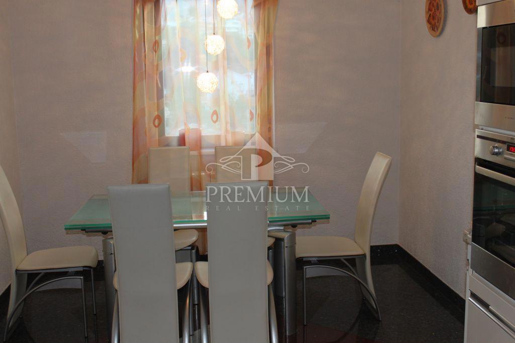LUKSUZNI APARTMAN S PREKRASNIM POGLEDOM, BLIŽINA MORJA
