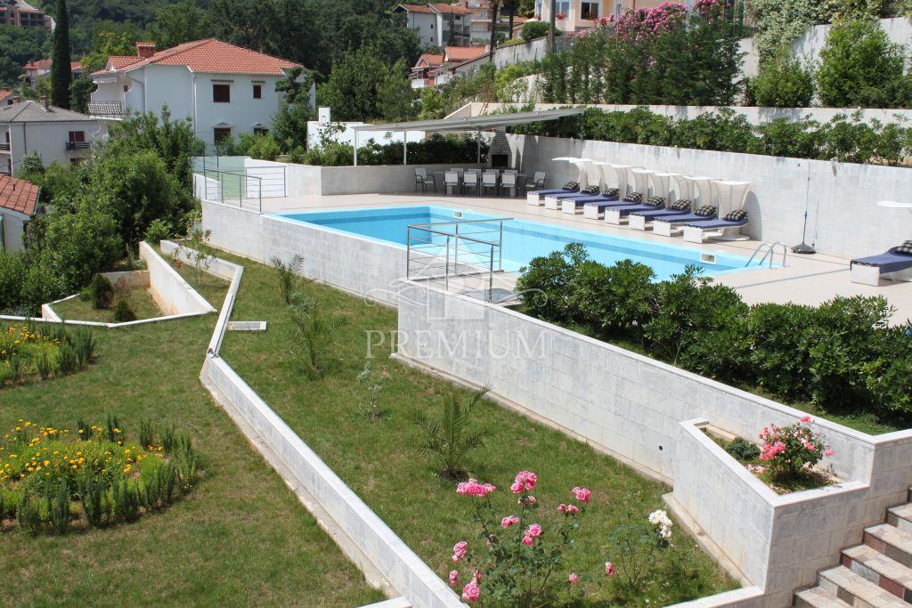 LUKSUZNI APARTMAN S PREKRASNIM POGLEDOM, BLIŽINA MORJA