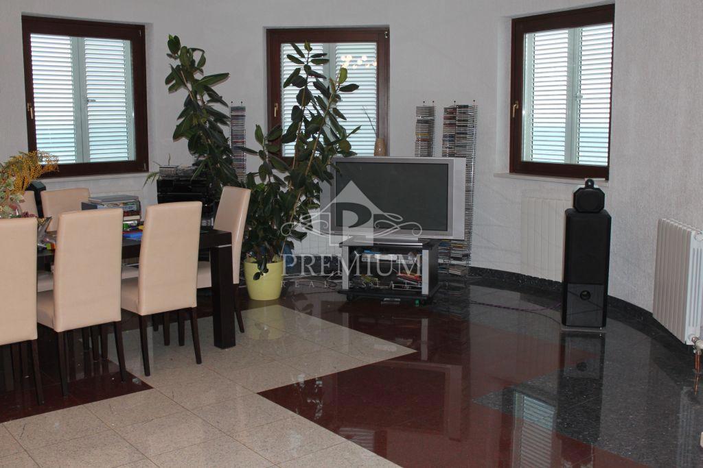 LUKSUZNI APARTMAN S PREKRASNIM POGLEDOM, BLIŽINA MORJA