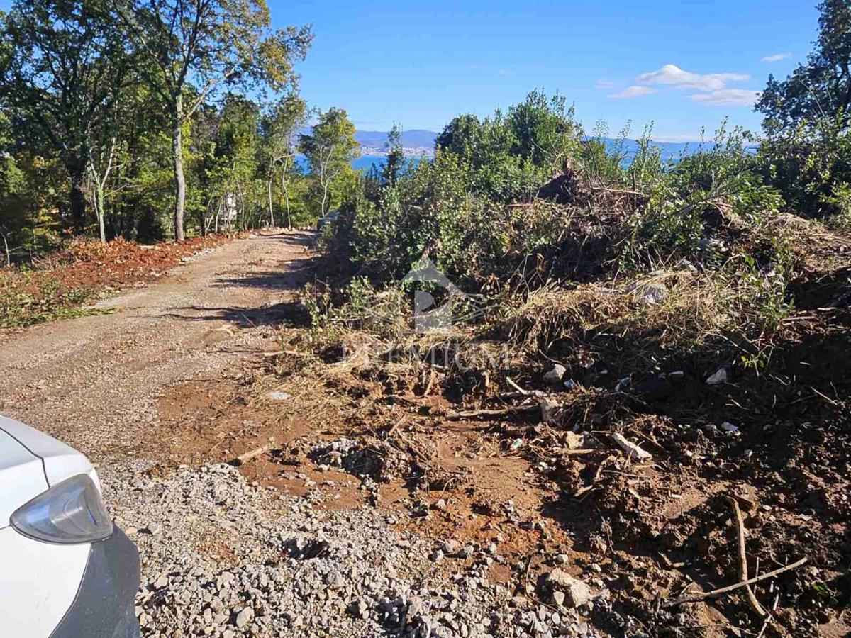 STARA KAMNITA RUŠEVINA Z VRTOM