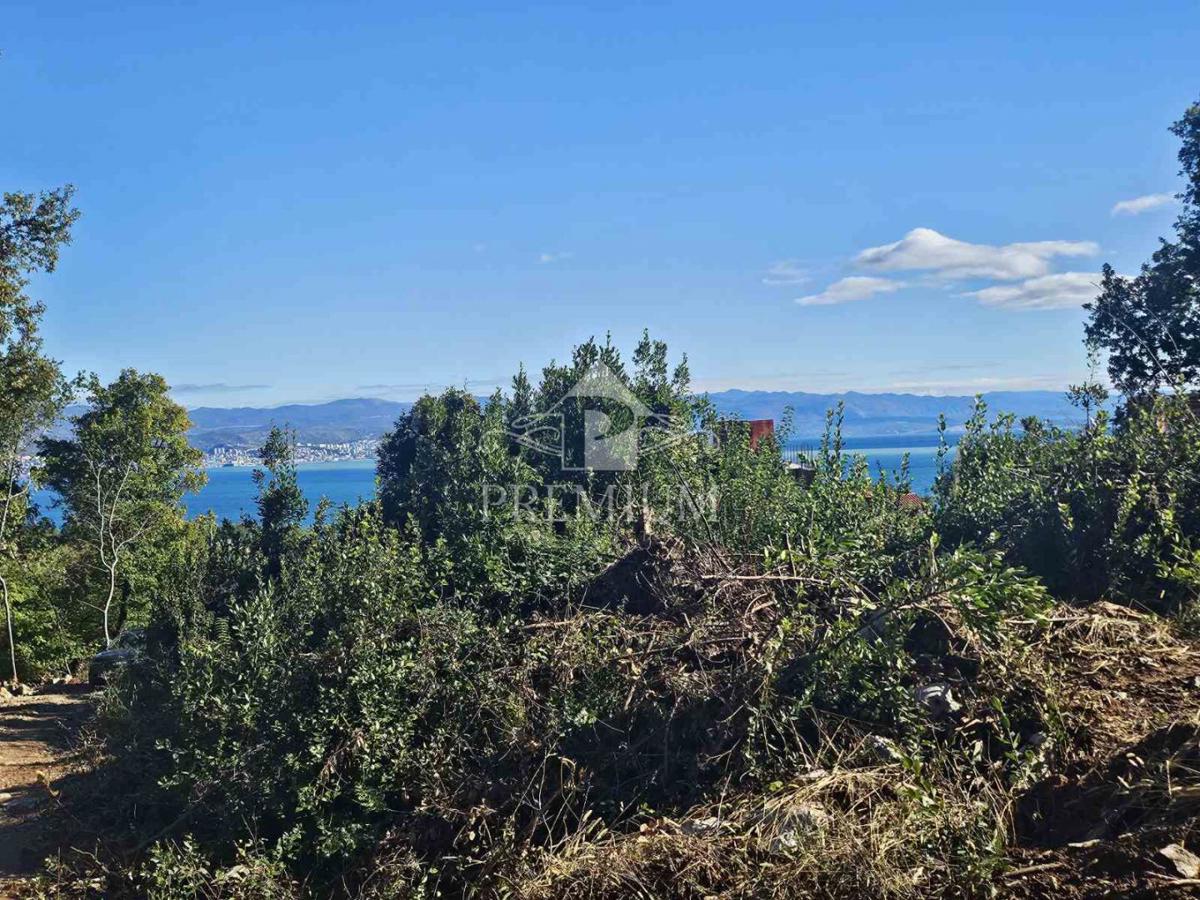 STARA KAMNITA RUŠEVINA Z VRTOM