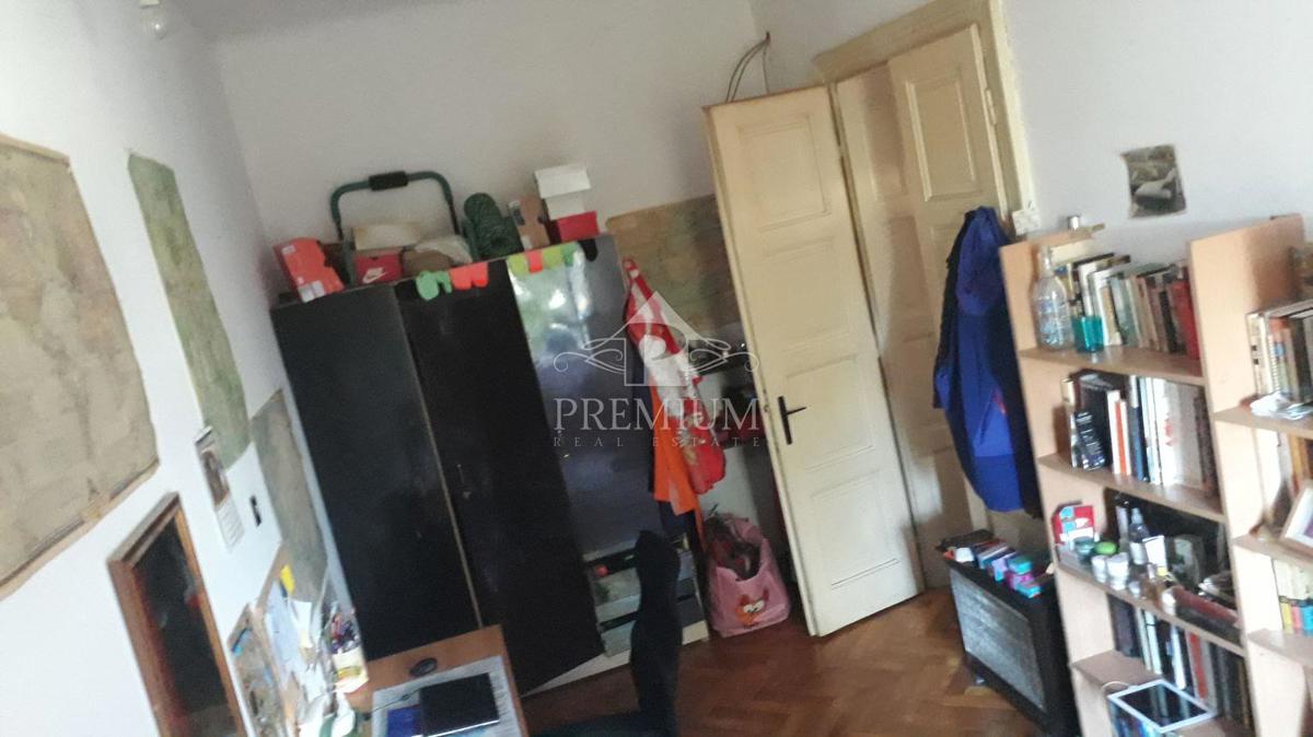 STANOVANJE V VILI S PREKRASNIM POGLEDOM NA MORJE