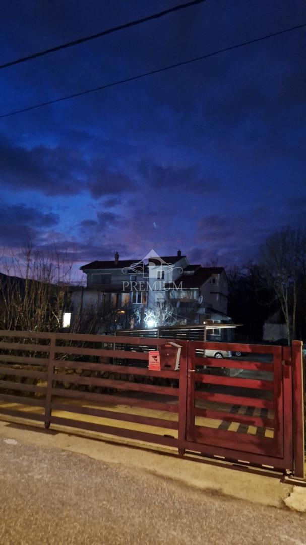 STANOVANJE 140 m2, PARKIRIŠČE