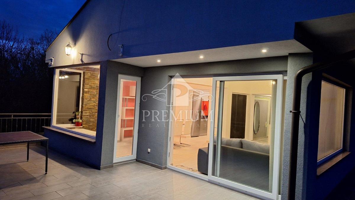 STANOVANJE 140 m2, PARKIRIŠČE