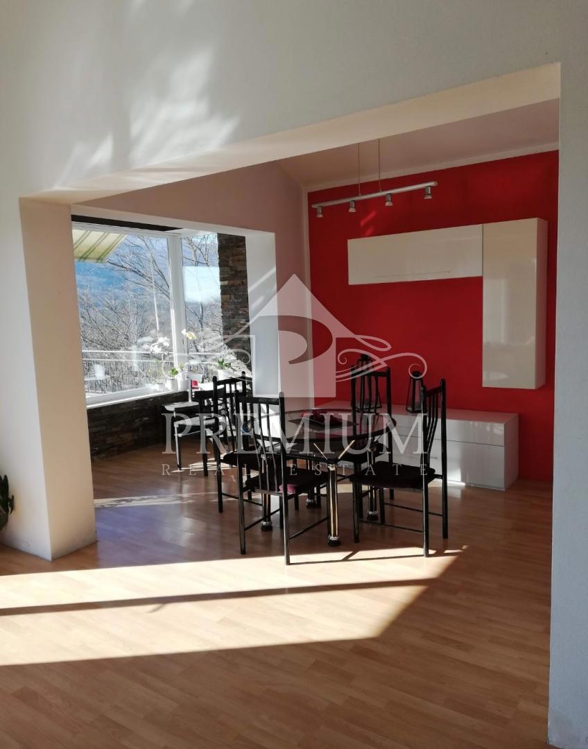 STANOVANJE 140 m2, PARKIRIŠČE