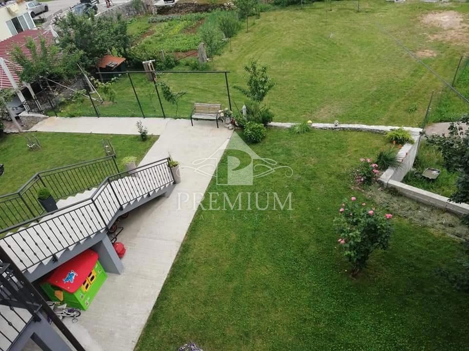 STANOVANJE 140 m2, PARKIRIŠČE