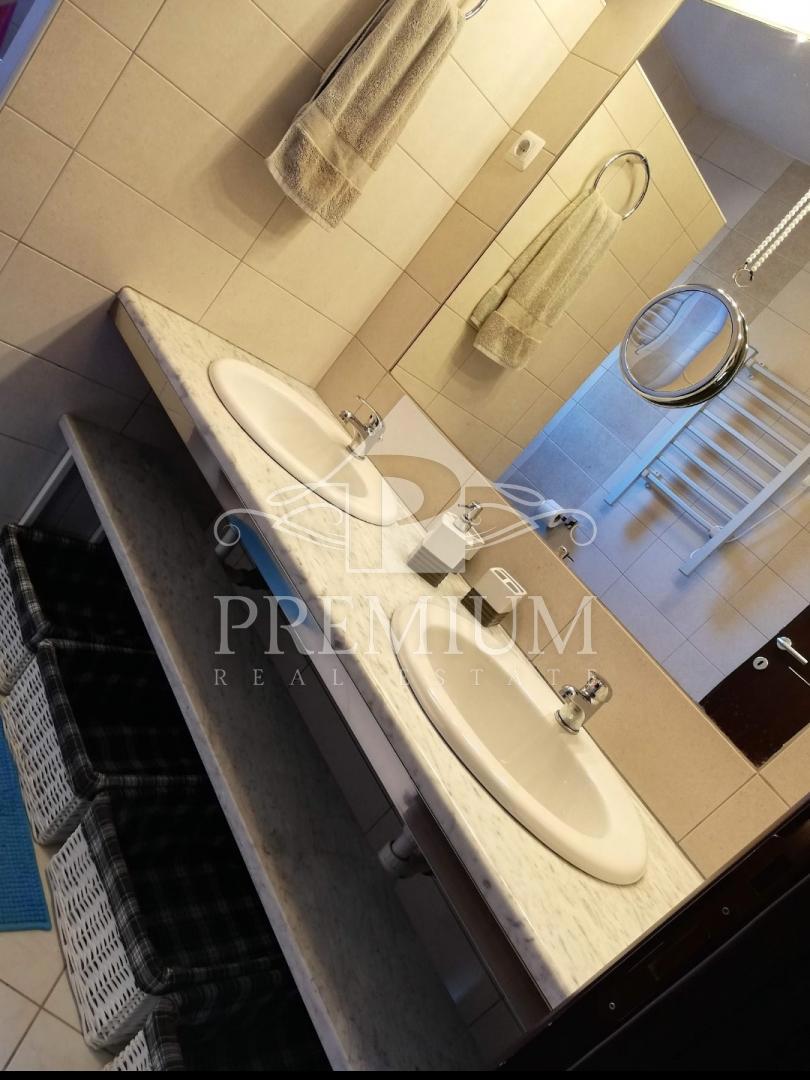 STANOVANJE 140 m2, PARKIRIŠČE