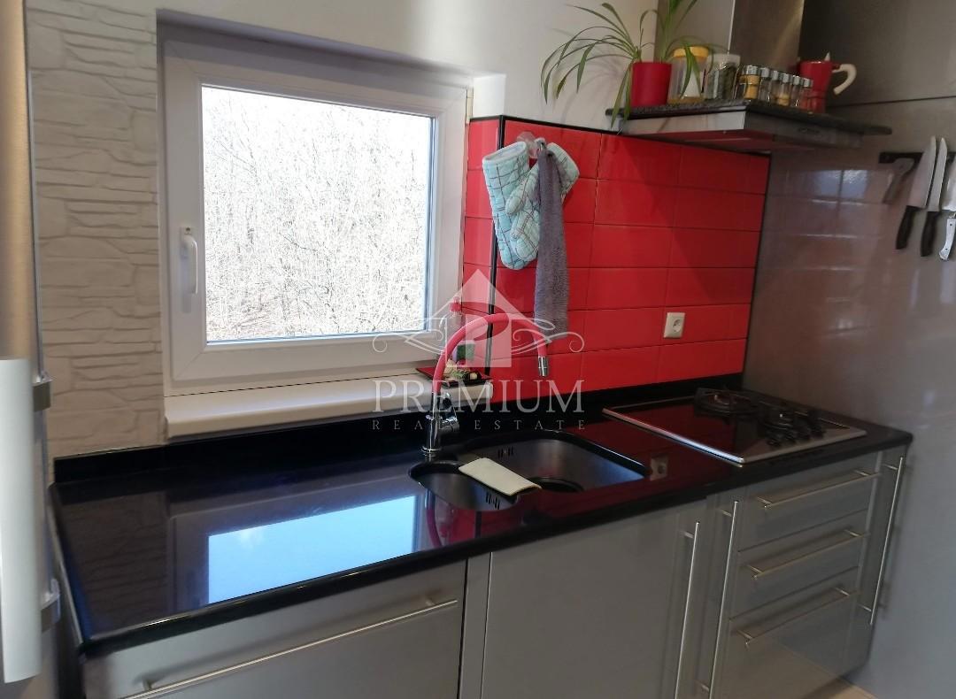 STANOVANJE 140 m2, PARKIRIŠČE