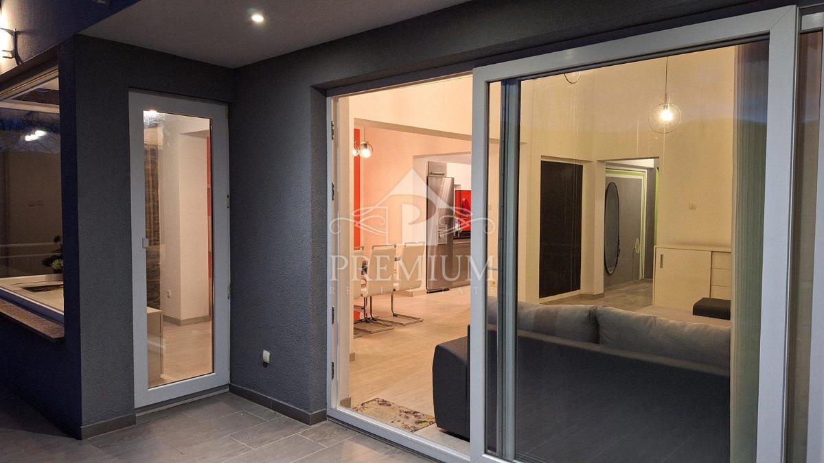 STANOVANJE 140 m2, PARKIRIŠČE