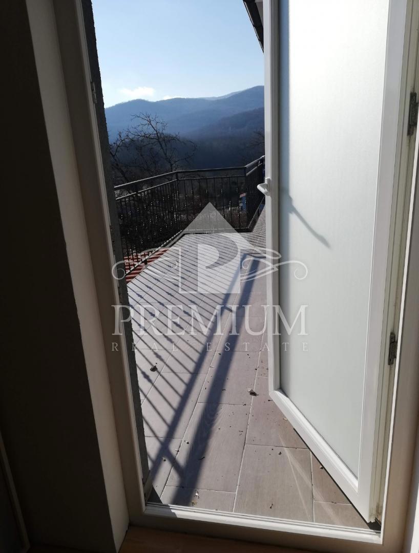 STANOVANJE 140 m2, PARKIRIŠČE
