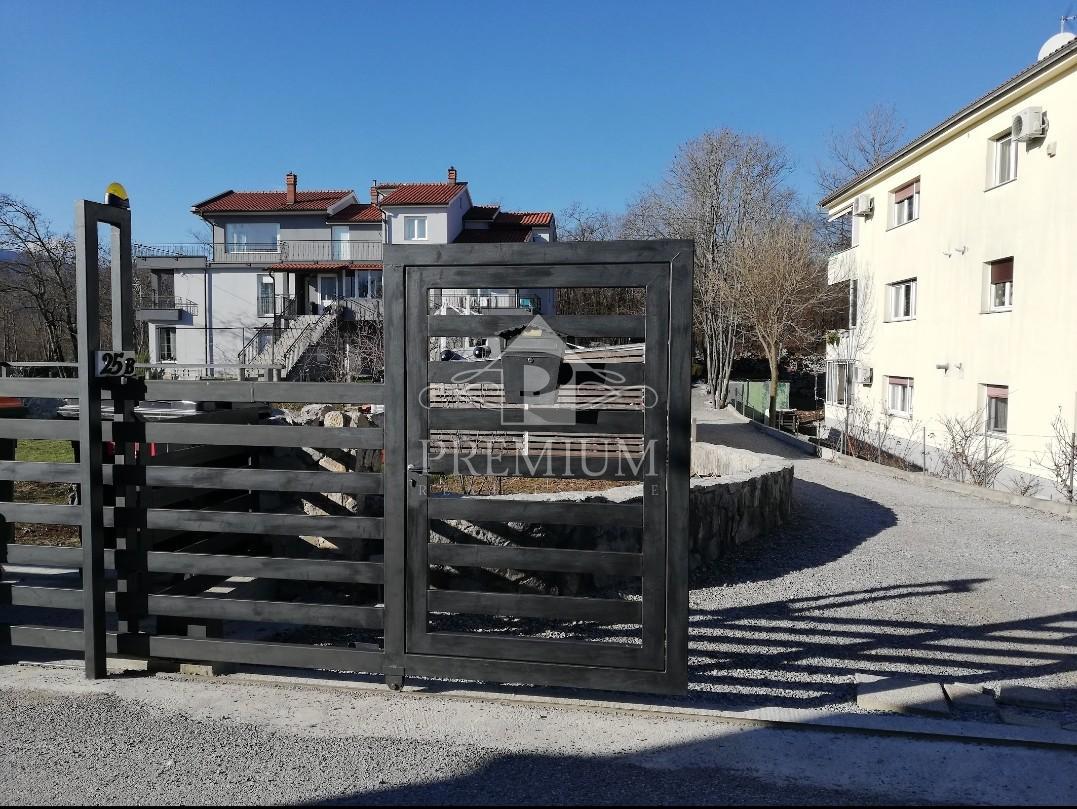 STANOVANJE 140 m2, PARKIRIŠČE