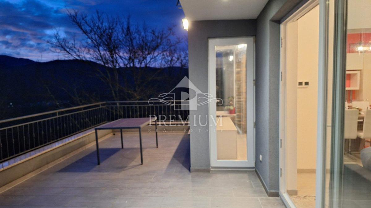 STANOVANJE 140 m2, PARKIRIŠČE