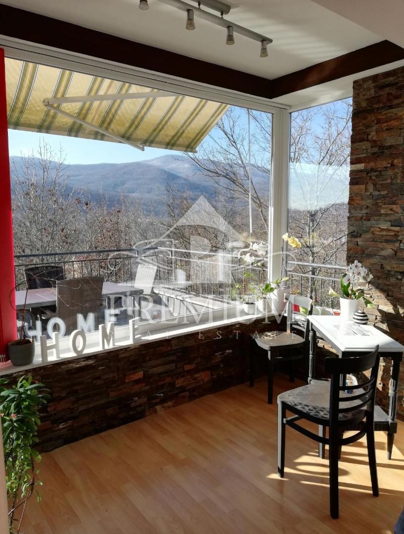 STANOVANJE 140 m2, PARKIRIŠČE