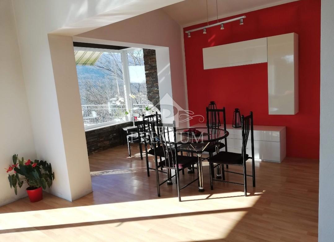 STANOVANJE 140 m2, PARKIRIŠČE