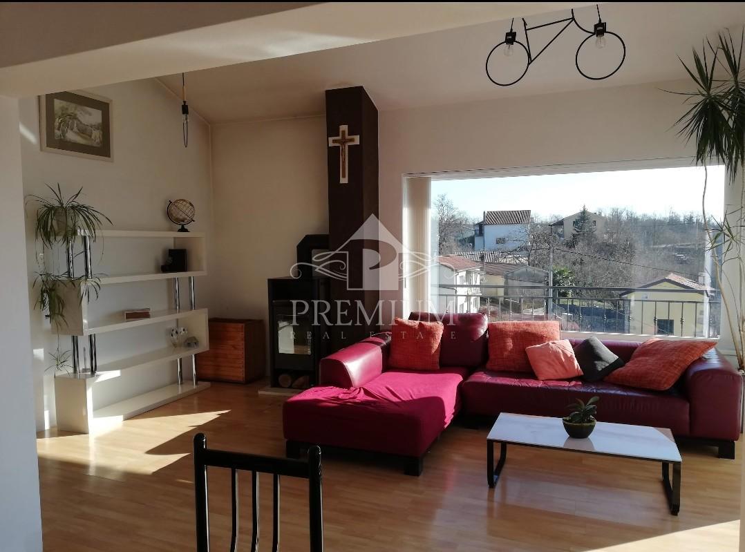 STANOVANJE 140 m2, PARKIRIŠČE