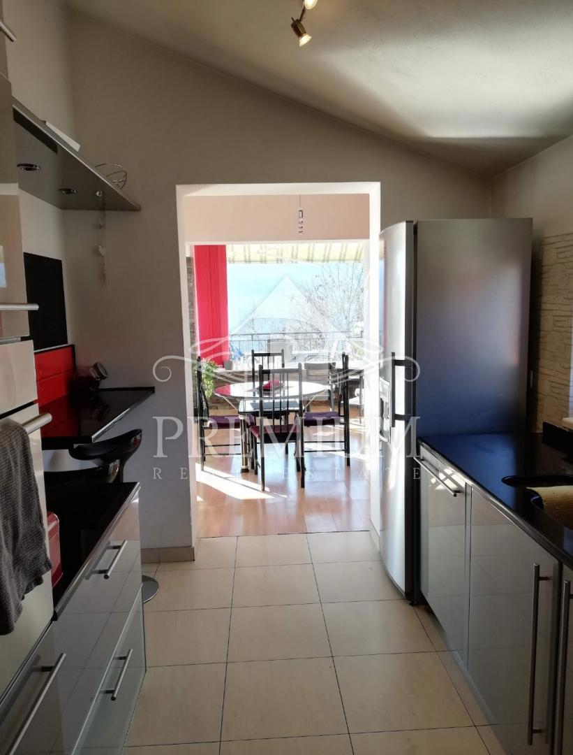 STANOVANJE 140 m2, PARKIRIŠČE