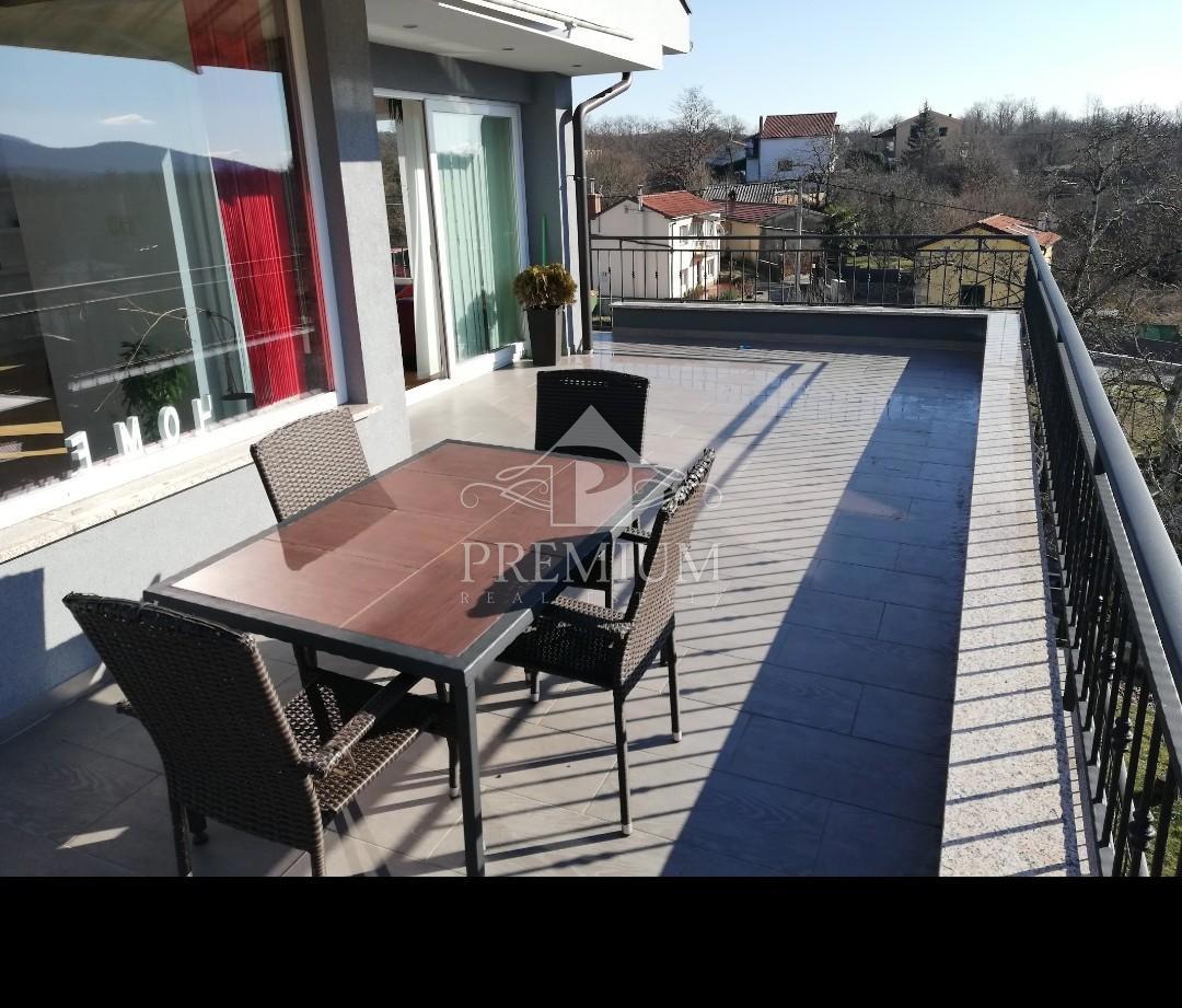 STANOVANJE 140 m2, PARKIRIŠČE