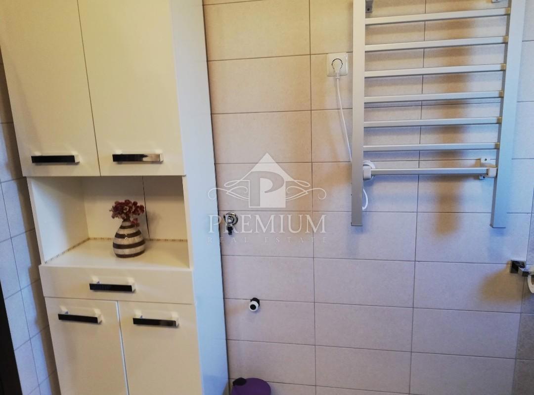 STANOVANJE 140 m2, PARKIRIŠČE