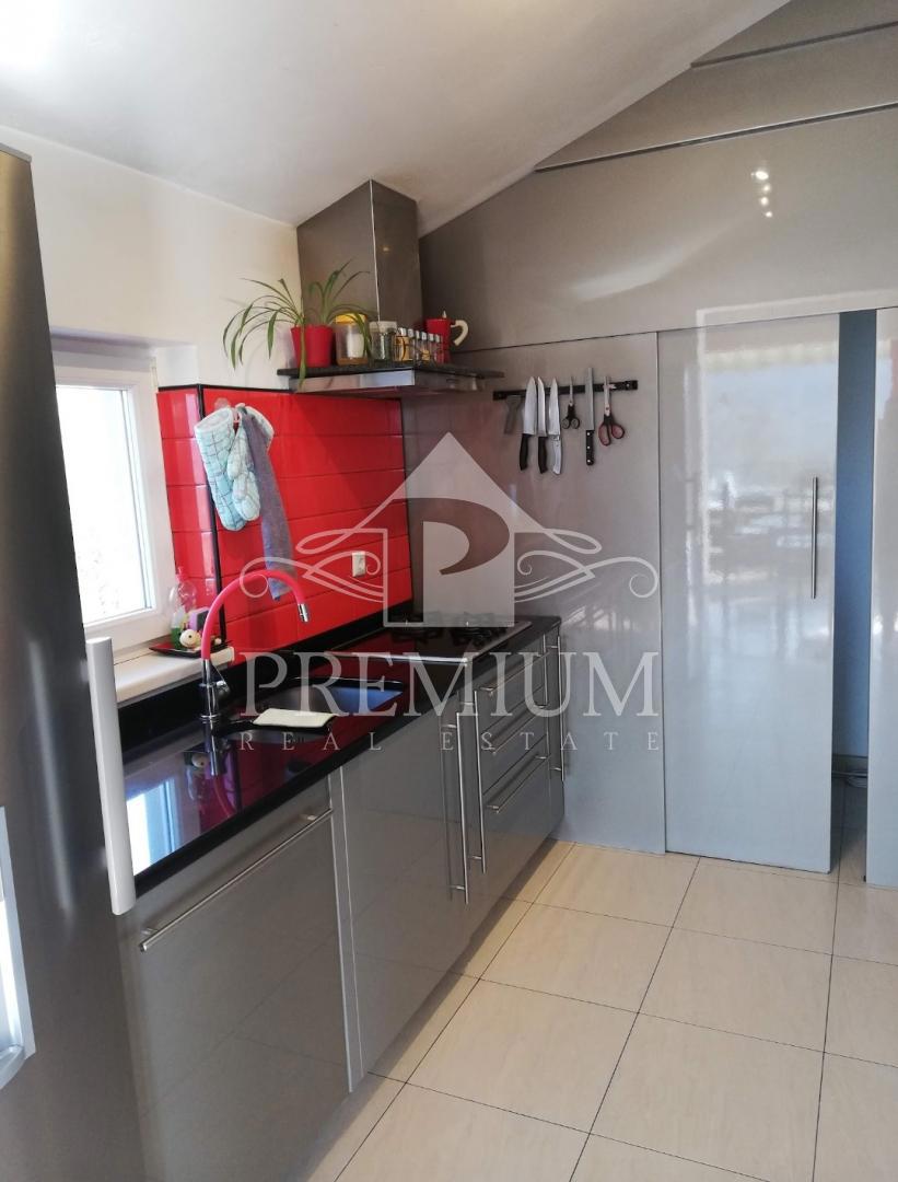 STANOVANJE 140 m2, PARKIRIŠČE