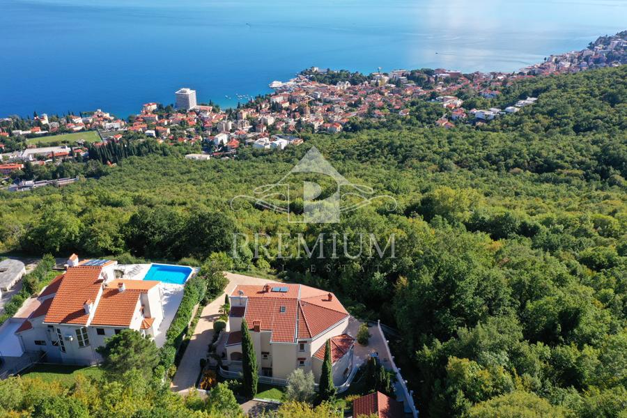 UDOBNA DRUŽINSKA VILA NA MIRNI LOKACIJI