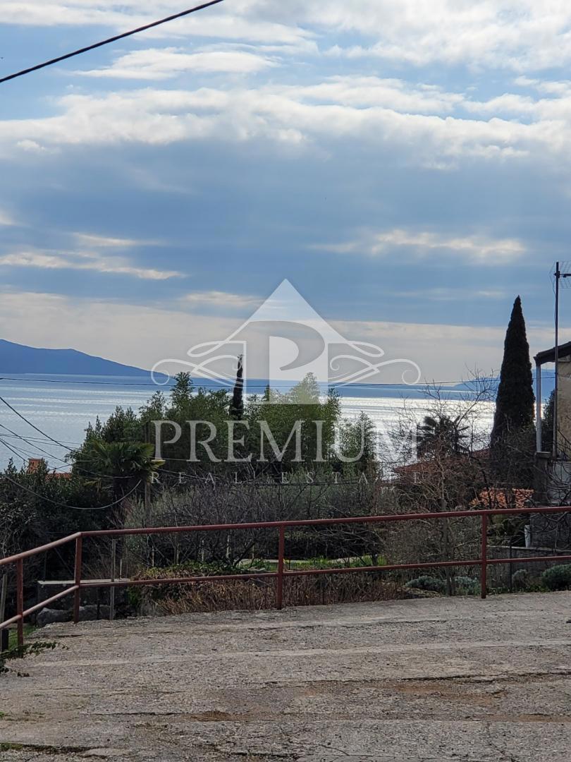 KAMNITE STARINE NEDALEČ OD CENTRA