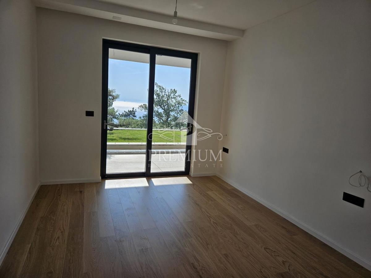 STANOVANJE V URBANI VILI, ODPRT RAZGLED, GARAŽA, DVIGALO
